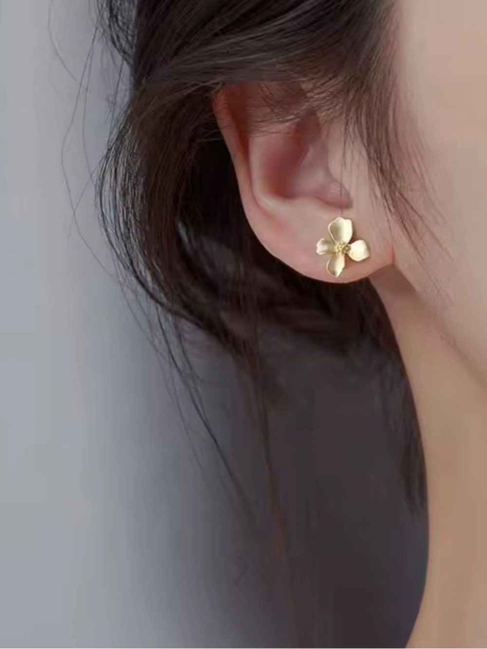 “Mia” Minimalist 925 Sterling Silver Gold Flower/Daisy Tiny Boho Stud Earrings